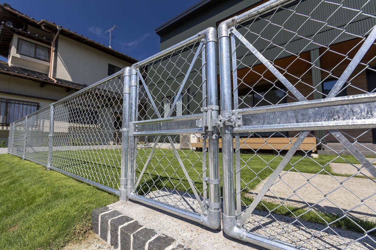 「ゆとりある木の家」　マヤ建設 【2,300万円/間取有/36坪/ガルバニウム外壁】機能的な横並びキッチン。無垢の床材の質感を活かした木の家。の建築実例画像18