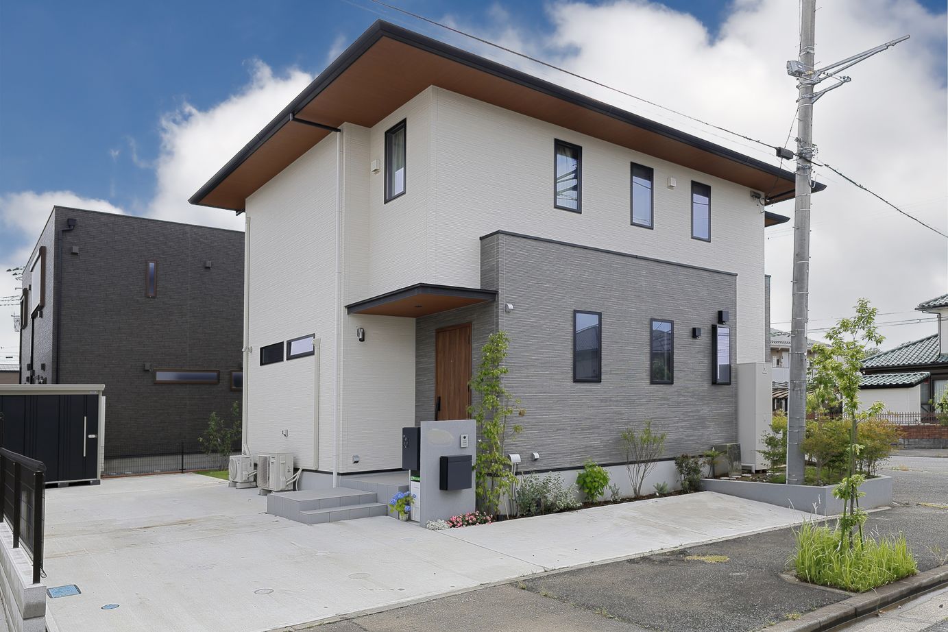 「ゆとりある木の家」　マヤ建設 【2000万円台/間取有/ペットと暮らす/延床41坪】住宅のプロも納得の家づくり。天然木に包まれる癒しの邸宅の建築実例画像2