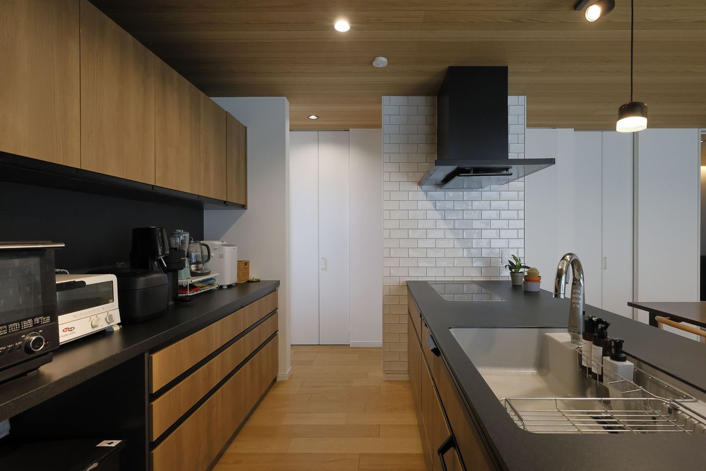 「ゆとりある木の家」　マヤ建設 【2000万円台/間取有/ペットと暮らす/延床41坪】住宅のプロも納得の家づくり。天然木に包まれる癒しの邸宅の建築実例画像3