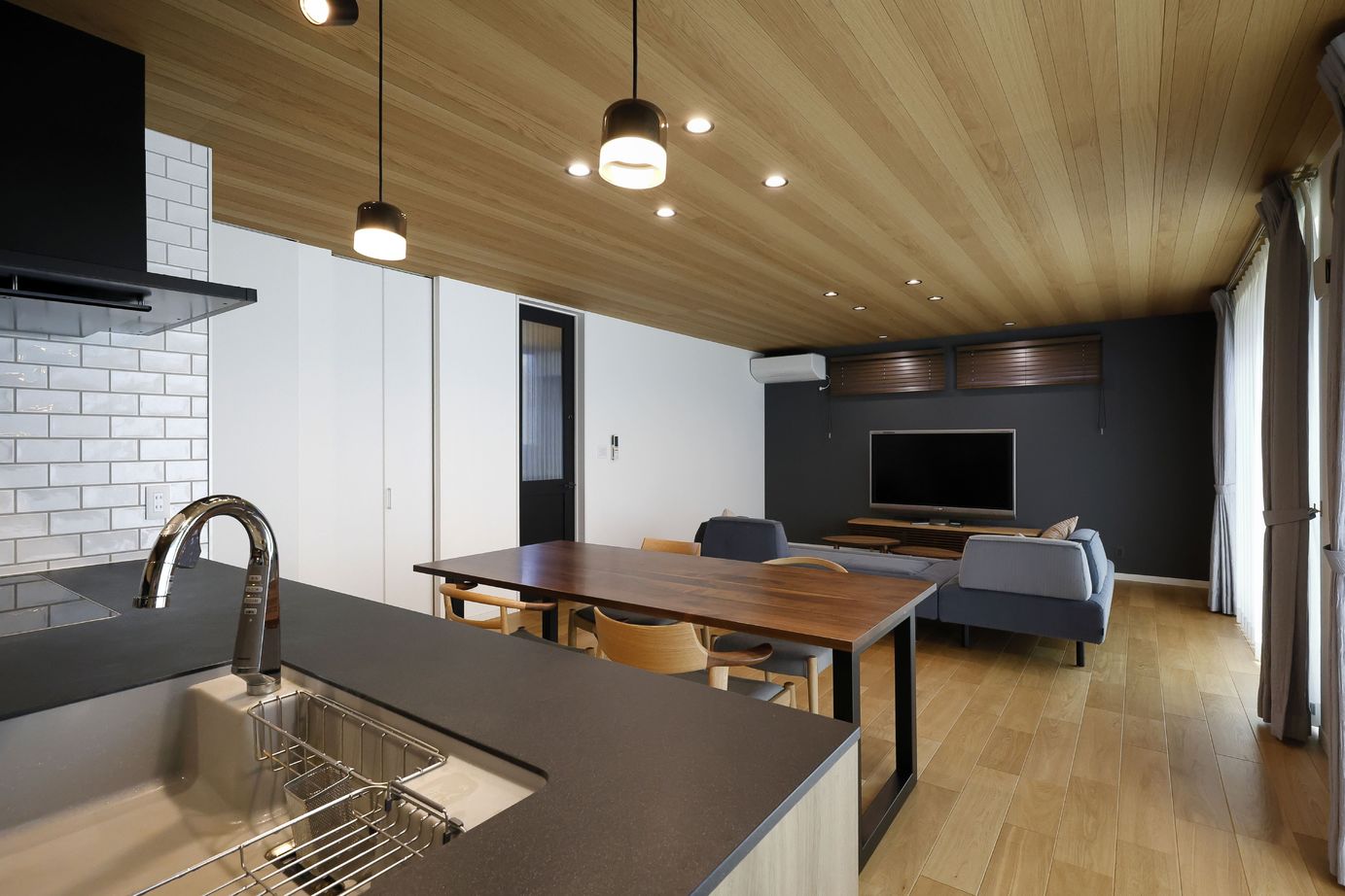 「ゆとりある木の家」　マヤ建設 【2000万円台/間取有/ペットと暮らす/延床41坪】住宅のプロも納得の家づくり。天然木に包まれる癒しの邸宅の建築実例画像7