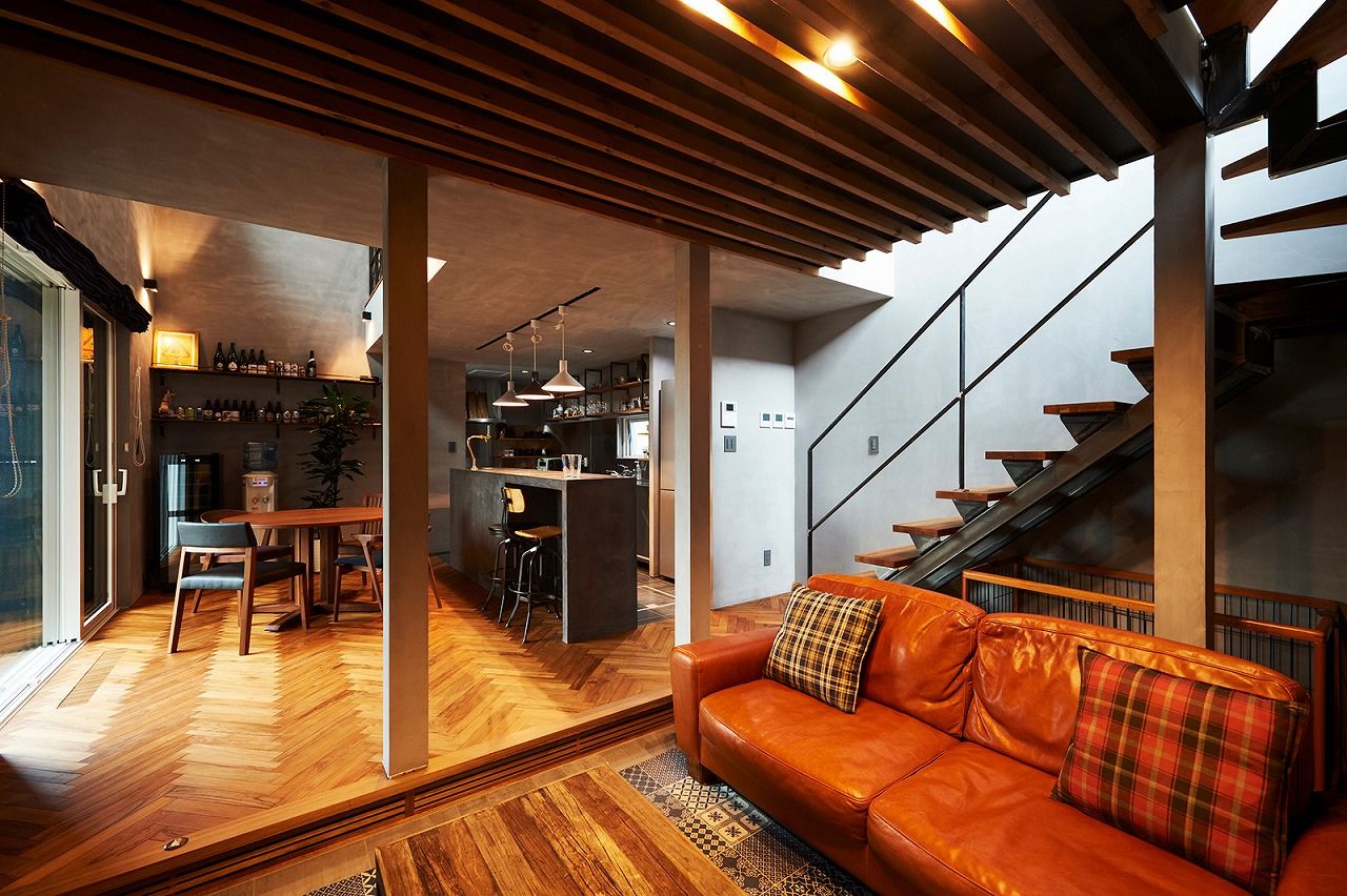 ダイケンアーキテクツ シックで個性的な空間。とことんこだわって叶えたカフェバーのような家の建築実例画像2