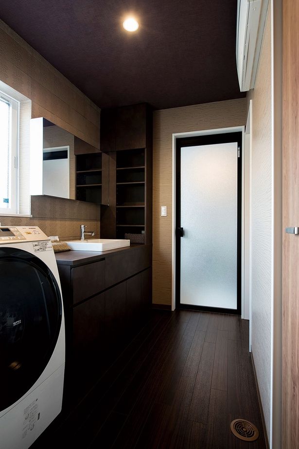 ダイケンアーキテクツ スタイリッシュな外観と落ち着ける大人の寛ぎ空間。機能性も高い世代を超えて暮らしやすい住まいの建築実例画像7