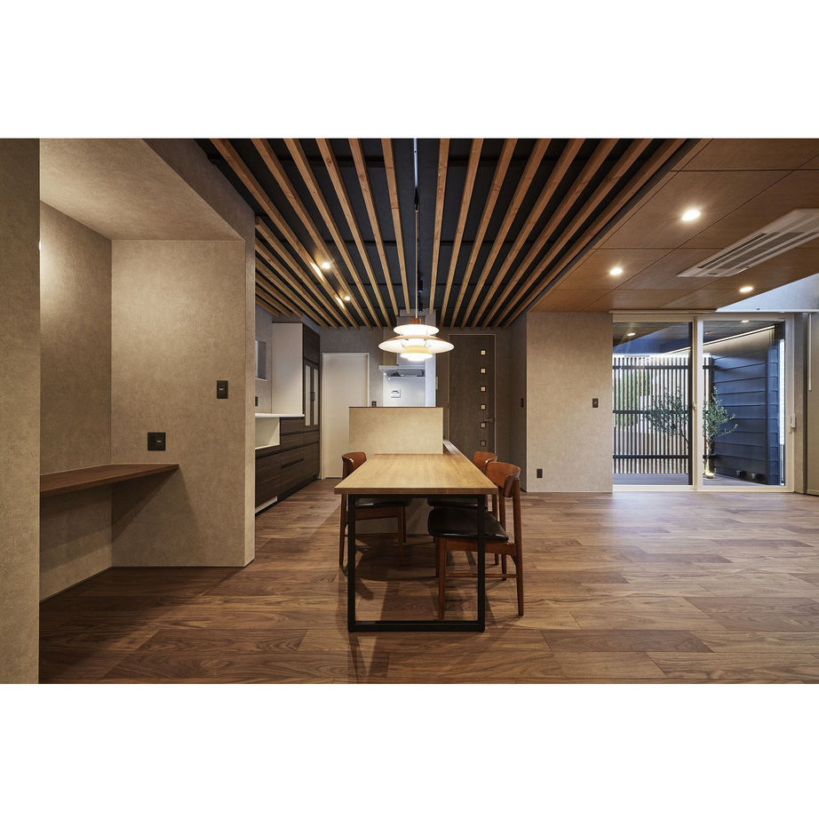 ダイケンアーキテクツ 木の美しさに癒される、ディテールまでこだわった大人モダンの住まいの建築実例画像3