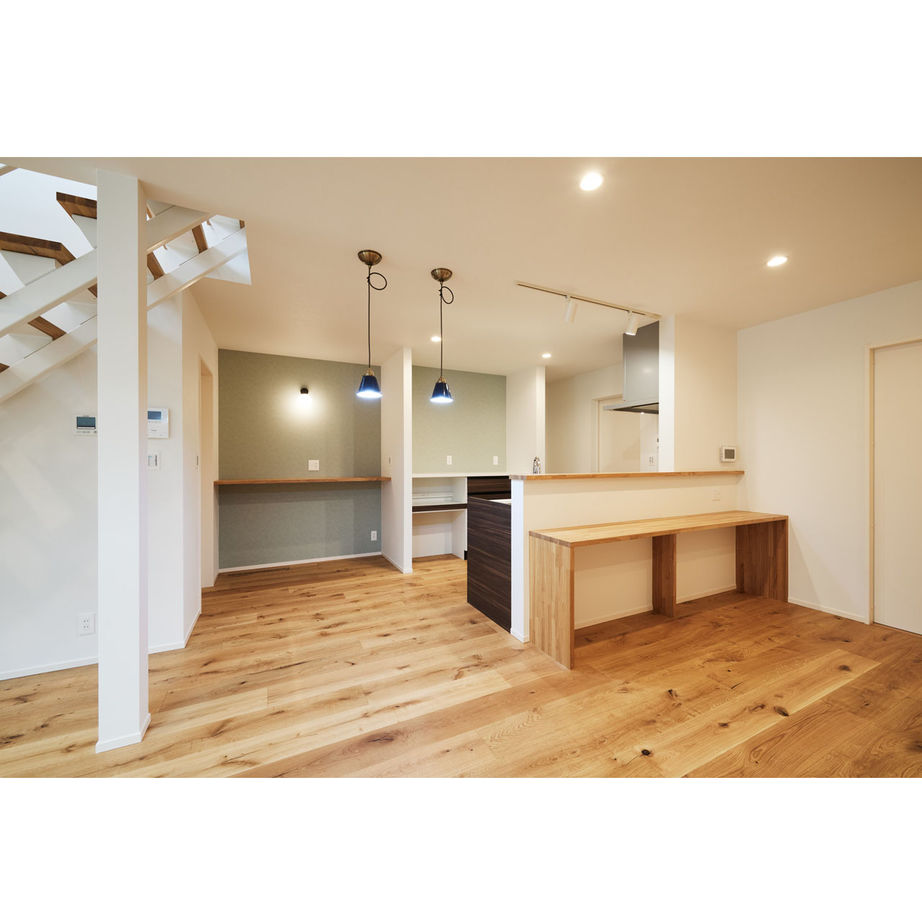 ダイケンアーキテクツ 家族の笑顔が生まれる開放的なLDK。ぬくもり溢れるホテルライクな住まいの建築実例画像3