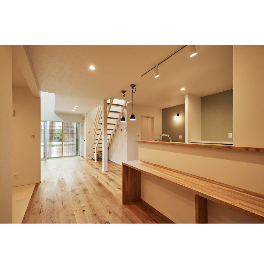 ダイケンアーキテクツ 家族の笑顔が生まれる開放的なLDK。ぬくもり溢れるホテルライクな住まいの建築実例画像4