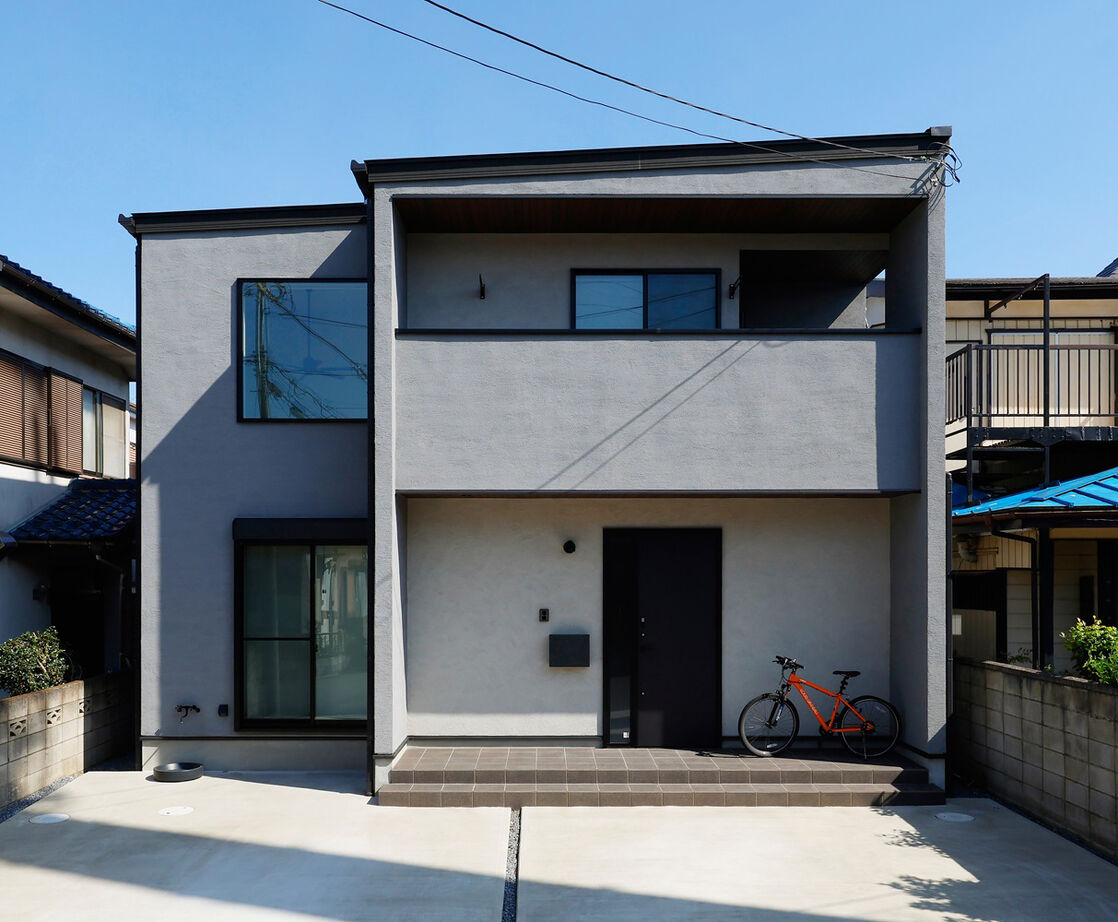 Lien建築設計(旧サロンナビ) 【2000万円台/間取り図有】回遊動線で日々の生活がもっとスムーズに。開放的な吹抜けリビングの住まいの建築実例画像