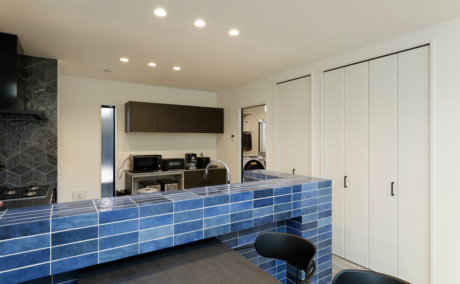 Lien建築設計(旧サロンナビ) 【2000万円台/間取り図有】回遊動線で日々の生活がもっとスムーズに。開放的な吹抜けリビングの住まいの建築実例画像6