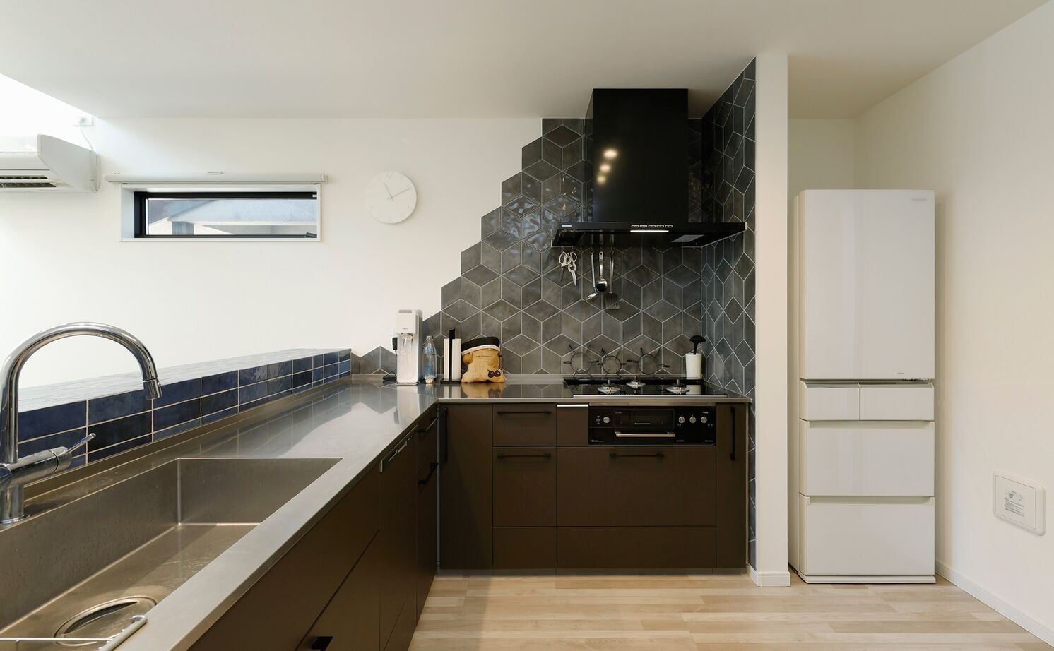 Lien建築設計(旧サロンナビ) 【2000万円台/間取り図有】回遊動線で日々の生活がもっとスムーズに。開放的な吹抜けリビングの住まいの建築実例画像7