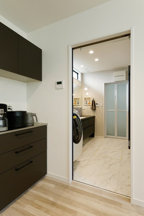 Lien建築設計(旧サロンナビ) 【2000万円台/間取り図有】回遊動線で日々の生活がもっとスムーズに。開放的な吹抜けリビングの住まいの建築実例画像9