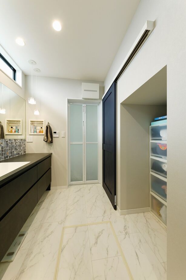 Lien建築設計(旧サロンナビ) 【2000万円台/間取り図有】回遊動線で日々の生活がもっとスムーズに。開放的な吹抜けリビングの住まいの建築実例画像11