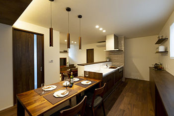 成友建設 【3100~3199万円×太陽光発電】和風居酒屋のような優しい空間にこだわった住まいの建築実例画像3