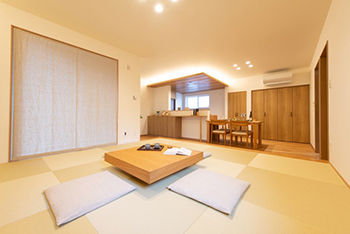 成友建設 【3200～3299万円／平屋】畳張りのリビングで和風旅館のような落ち着く空間にの建築実例画像4