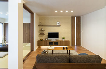 成友建設 【3200～3299万円×耐久性】LDKと和室を一体化し、どこにいても家族の様子が見渡せる住まいの建築実例画像2