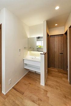 成友建設 【3200～3299万円×耐久性】LDKと和室を一体化し、どこにいても家族の様子が見渡せる住まいの建築実例画像6