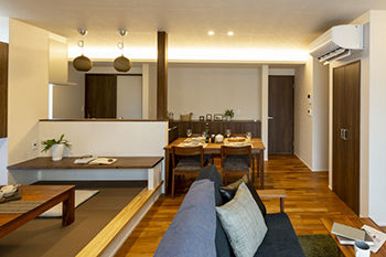 成友建設 【2500～2599万円／機能的な家事動線】木の質感と塗り壁の素材感でおしゃれな空間にの建築実例画像4