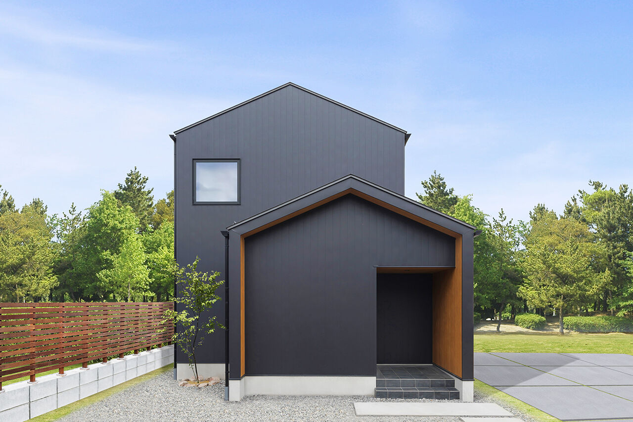 ４u DESIGN HOUSE（フォーユーデザインハウス） 【高山市｜2000万円台｜28坪】グレー×木目で人気のシアトルカフェ風に。暮らしやすくてかっこいい家の建築実例画像1