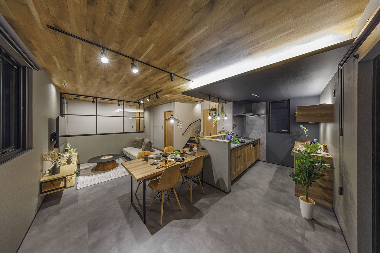 ４u DESIGN HOUSE（フォーユーデザインハウス） 【高山市｜2000万円台｜28坪】グレー×木目で人気のシアトルカフェ風に。暮らしやすくてかっこいい家の建築実例画像2