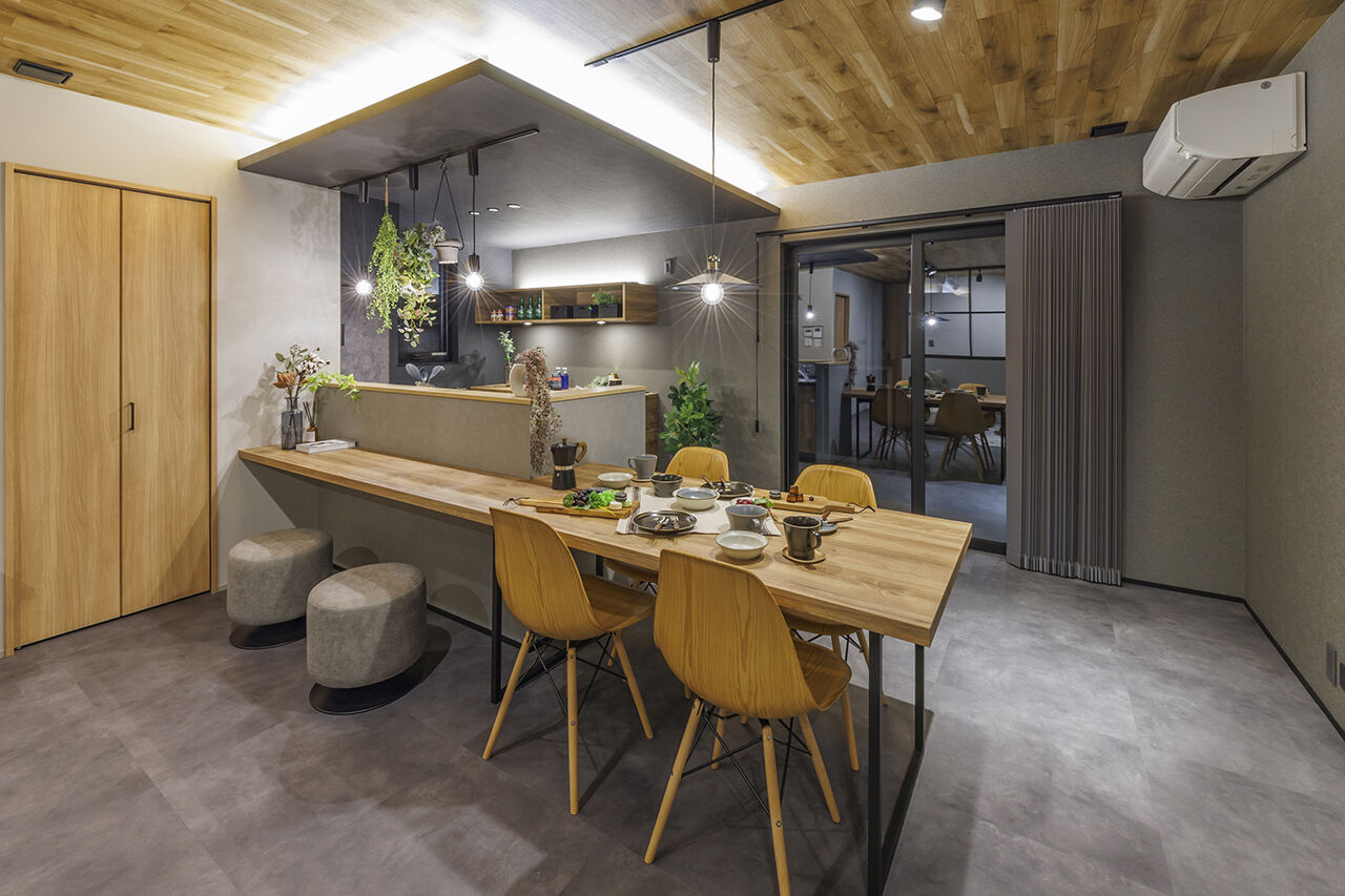 ４u DESIGN HOUSE（フォーユーデザインハウス） 【高山市｜2000万円台｜28坪】グレー×木目で人気のシアトルカフェ風に。暮らしやすくてかっこいい家の建築実例画像3