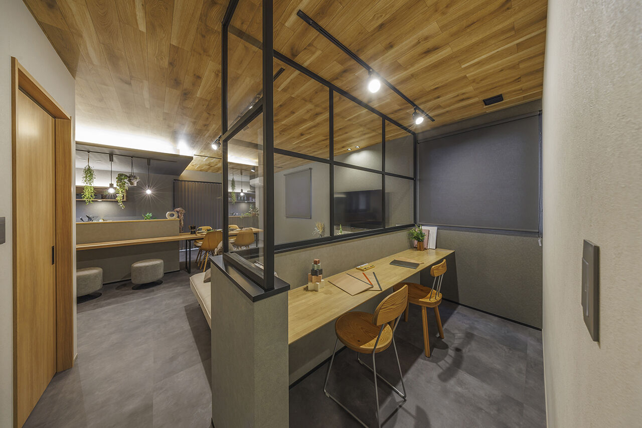 ４u DESIGN HOUSE（フォーユーデザインハウス） 【高山市｜2000万円台｜28坪】グレー×木目で人気のシアトルカフェ風に。暮らしやすくてかっこいい家の建築実例画像5