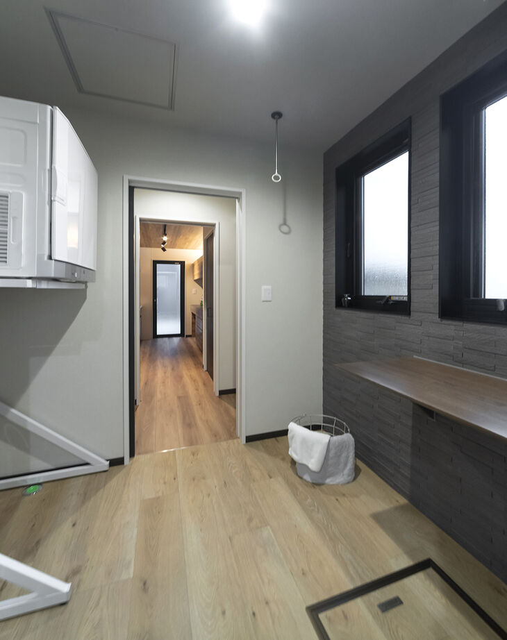 ４u DESIGN HOUSE（フォーユーデザインハウス） 【高山市｜2000万円台｜30坪台】鉄骨のストリップ階段と梁で黒を効かせた家事ラク間取りのかっこいい家の建築実例画像6