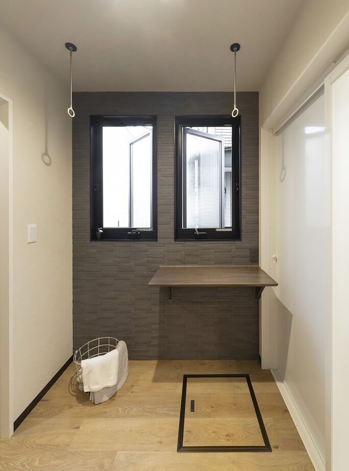 ４u DESIGN HOUSE（フォーユーデザインハウス） 【高山市｜2000万円台｜30坪台】鉄骨のストリップ階段と梁で黒を効かせた家事ラク間取りのかっこいい家の建築実例画像7