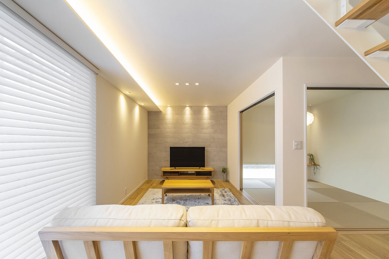 ４u DESIGN HOUSE（フォーユーデザインハウス） 【高山市｜2000万円台｜30坪台】鉄骨のストリップ階段がＬＤＫの中心。三角の切妻屋根がかわいいグレーの家の建築実例画像3