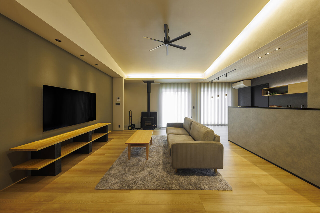 ４u DESIGN HOUSE（フォーユーデザインハウス） 【飛騨市｜1000万円台｜27坪の平屋】リビングは平屋とは思えない開放感。通り土間に薪ストーブのある家の建築実例画像3