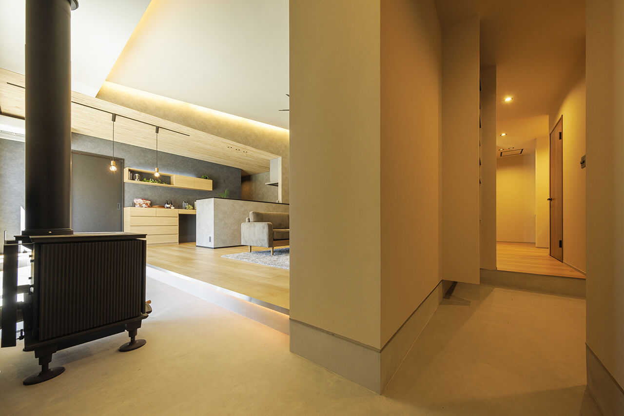 ４u DESIGN HOUSE（フォーユーデザインハウス） 【飛騨市｜1000万円台｜27坪の平屋】リビングは平屋とは思えない開放感。通り土間に薪ストーブのある家の建築実例画像8