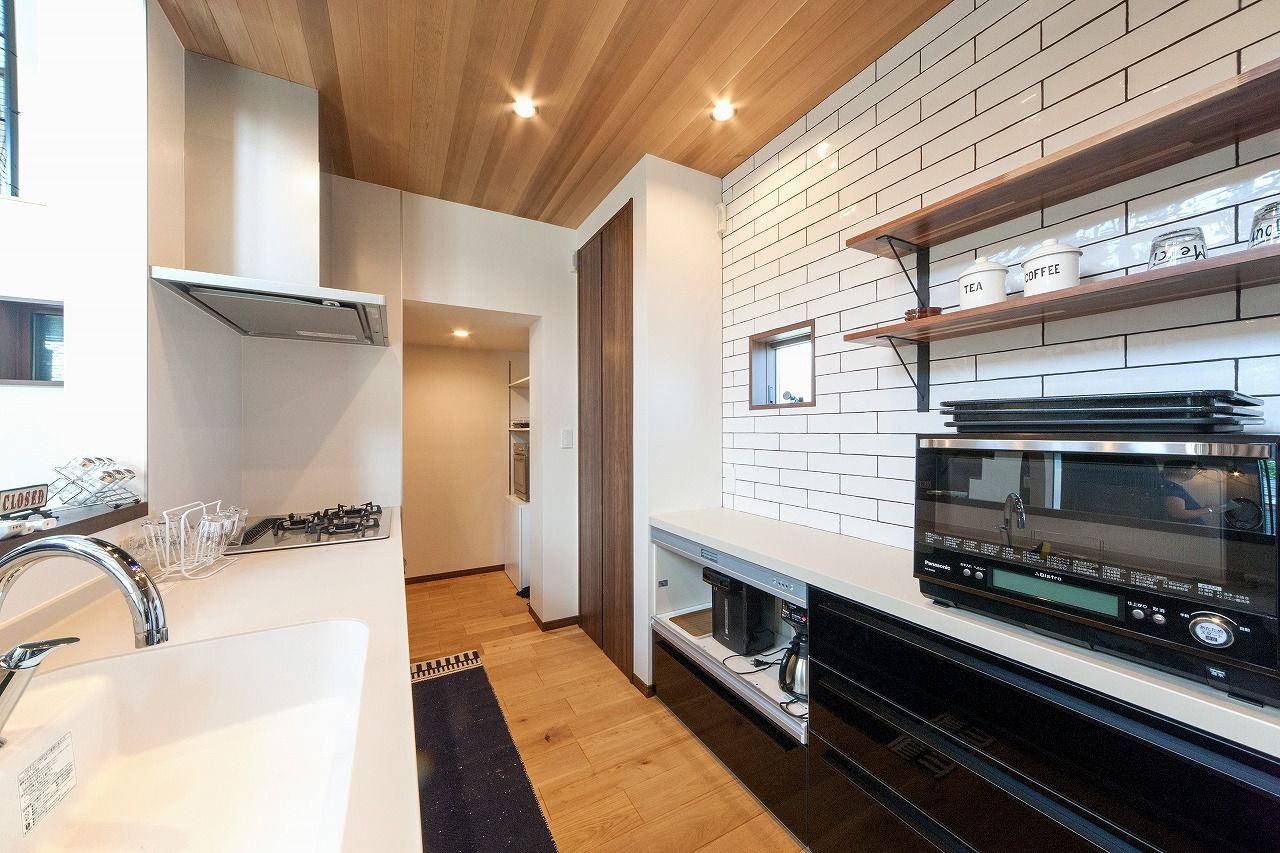 東海住宅　エンジョイホーム 2階建て｜ZEH仕様｜吹き抜け大空間｜中二階に畳コーナー｜ビルドインガレージ｜気密断熱性が高い快適温度の家の建築実例画像5