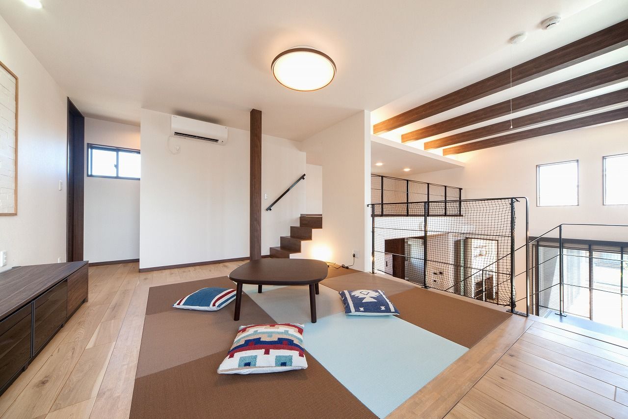 東海住宅　エンジョイホーム 2階建て｜ZEH仕様｜吹き抜け大空間｜中二階に畳コーナー｜ビルドインガレージ｜気密断熱性が高い快適温度の家の建築実例画像7