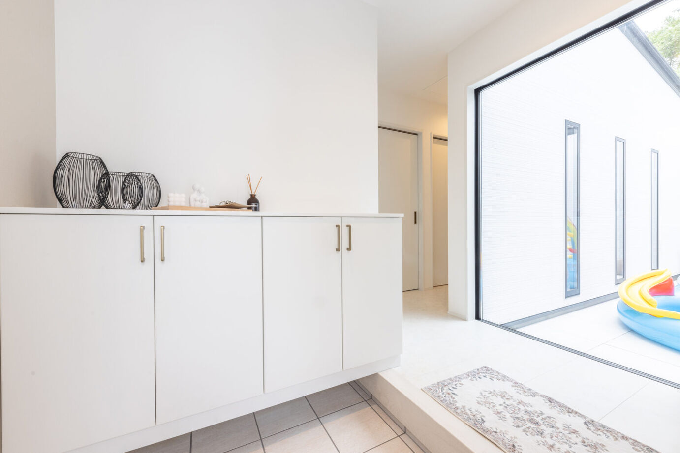 東海住宅　エンジョイホーム 平屋｜中庭｜ロの字｜ゆったりLDK｜プライバシーと開放感を両立した家族でくつろげる住まいの建築実例画像2