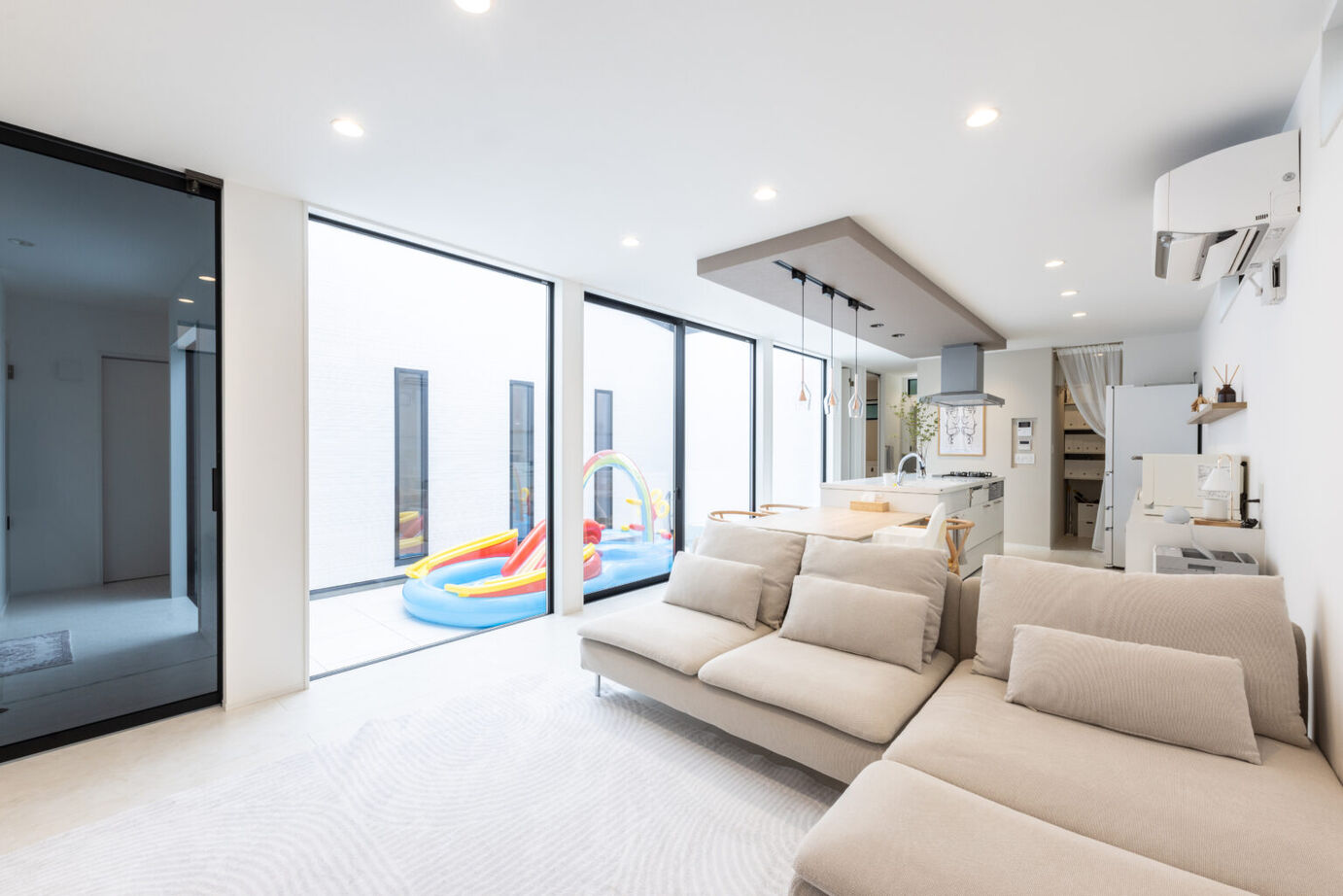 東海住宅　エンジョイホーム 平屋｜中庭｜ロの字｜ゆったりLDK｜プライバシーと開放感を両立した家族でくつろげる住まいの建築実例画像3