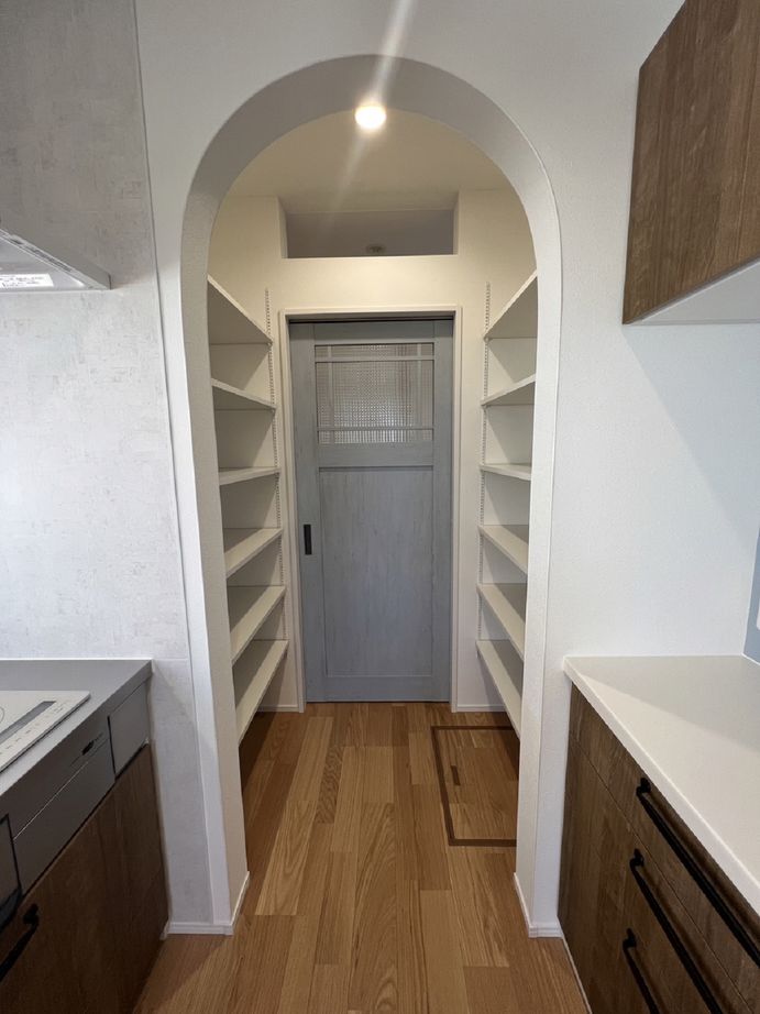 藍の家 【2400万円台/34.1坪/間取図あり】木の温もりに癒される平屋。子育てしながら家事がしやすい動線が魅力の建築実例画像3