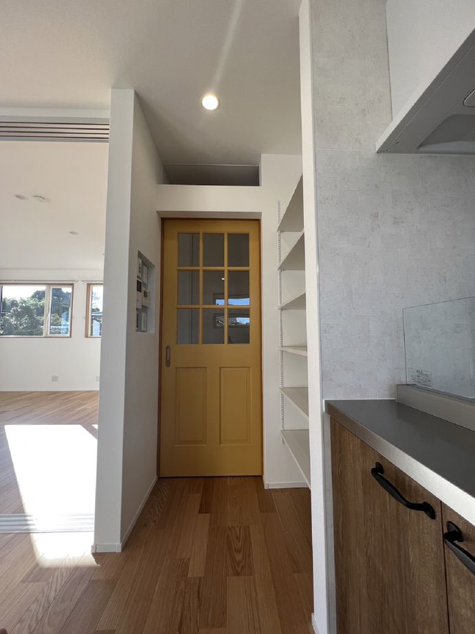 藍の家 【2400万円台/34.1坪/間取図あり】木の温もりに癒される平屋。子育てしながら家事がしやすい動線が魅力の建築実例画像5