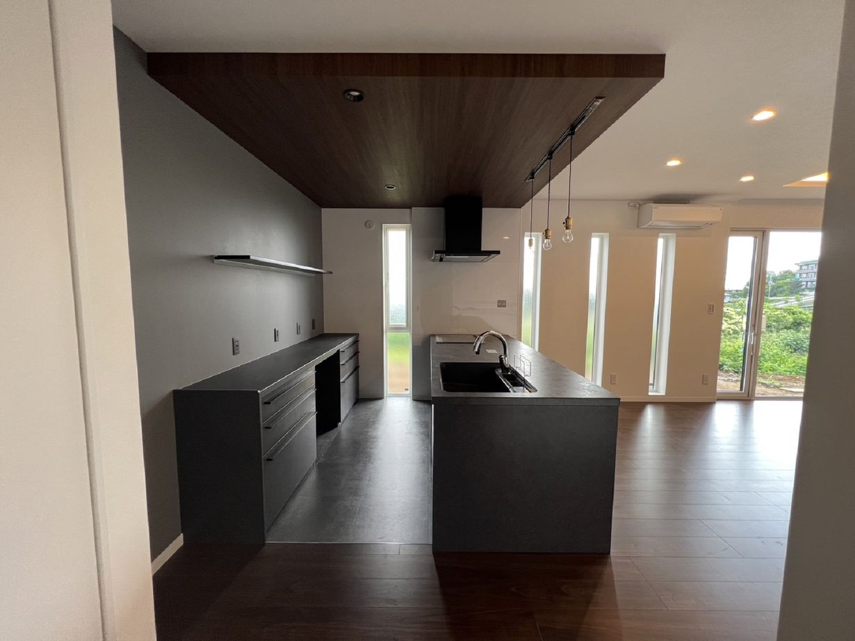 藍の家 【2900万円台/40.7坪/間取図あり】家族も愛犬も心地よく暮らせる、デザイン性高い平屋住宅の建築実例画像2