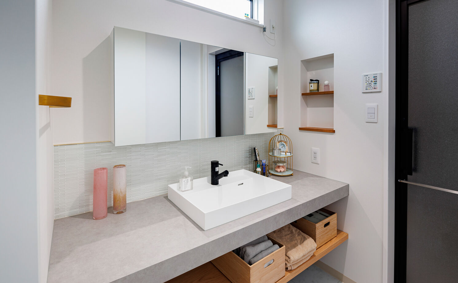 矢橋林業　矢橋の家 【2000万円台/30坪台/間取り図】グレーに木の温もりをプラス。「この動線のおかげで家事ラクが叶いました」の建築実例画像7