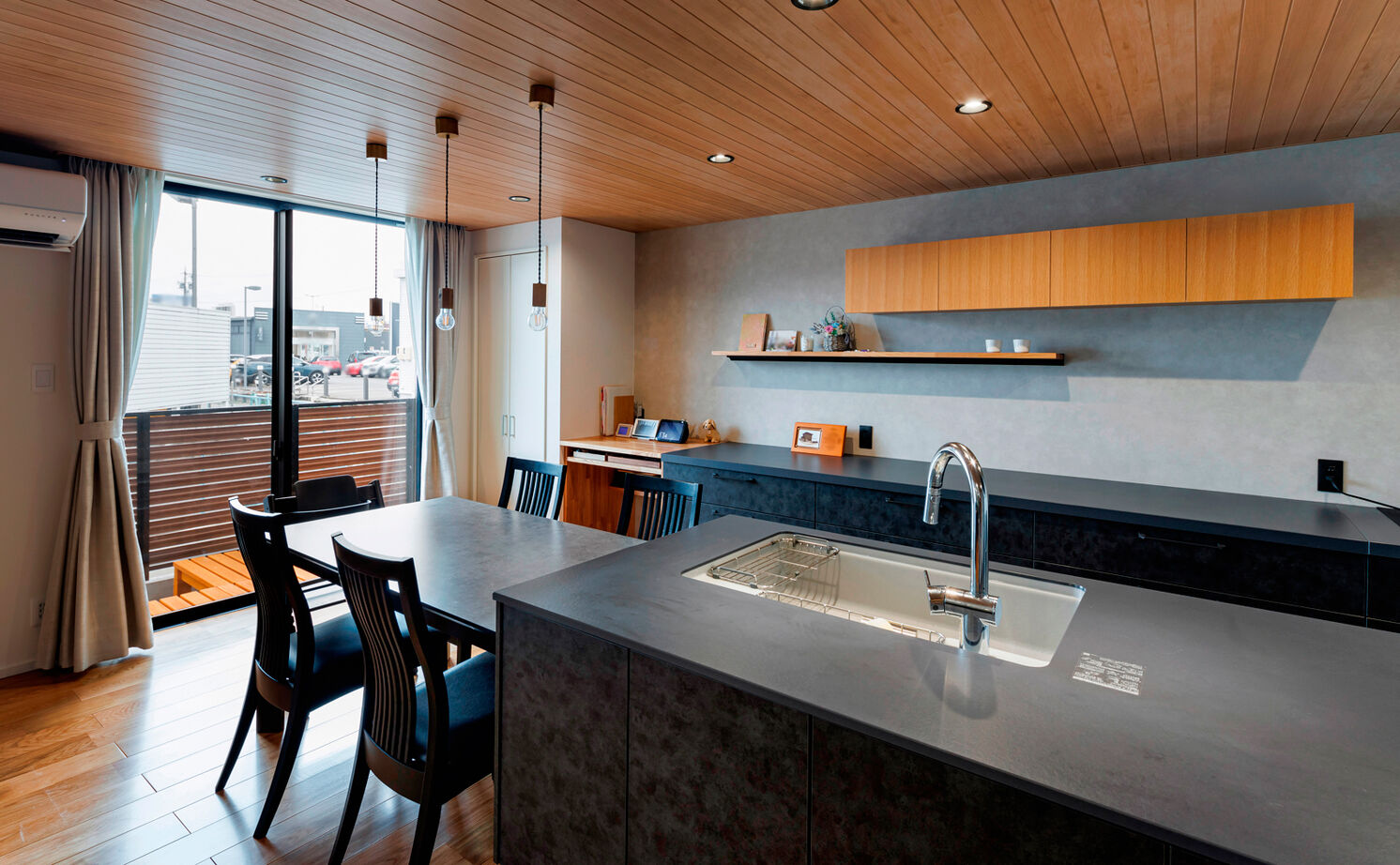 矢橋林業　矢橋の家 【2000万円台/30坪台/間取り図】グレーに木の温もりをプラス。「この動線のおかげで家事ラクが叶いました」の建築実例画像8