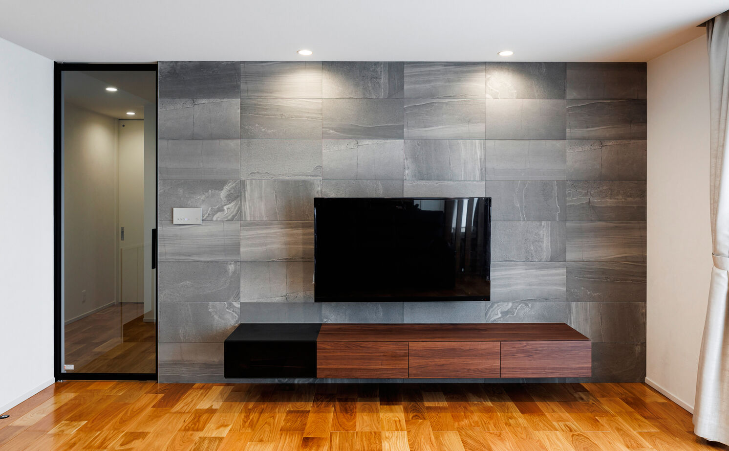 矢橋林業　矢橋の家 【2000万円台/30坪台/間取り図】グレーに木の温もりをプラス。「この動線のおかげで家事ラクが叶いました」の建築実例画像9