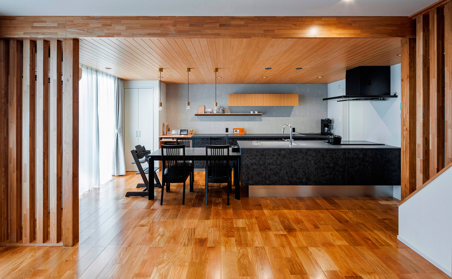 矢橋林業　矢橋の家 【2000万円台/30坪台/間取り図】グレーに木の温もりをプラス。「この動線のおかげで家事ラクが叶いました」の建築実例画像15