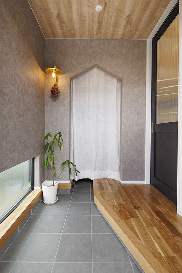 矢橋林業　矢橋の家 【30坪台｜2000万円台】無垢の床がやさしいカフェ風の家「好きなものが映える暮らしやすい家です」の建築実例画像3