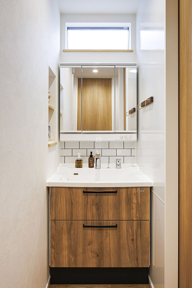 矢橋林業　矢橋の家 【30坪台｜2000万円台】無垢の床がやさしいカフェ風の家「好きなものが映える暮らしやすい家です」の建築実例画像12