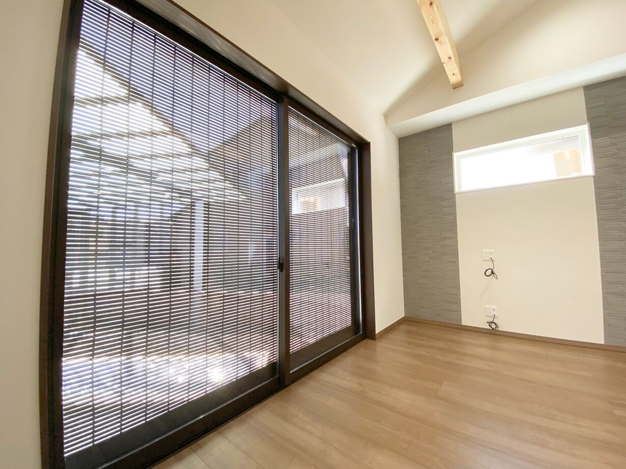 松尾ハウジング 【平屋/38.8坪/間取り図有】効率的な家事動線＆開放的な勾配天井リビングが自慢の平屋の建築実例画像4