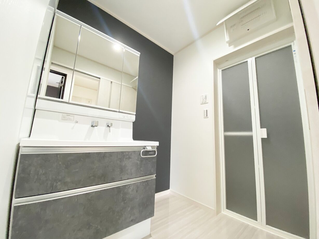 松尾ハウジング 【平屋/38.8坪/間取り図有】効率的な家事動線＆開放的な勾配天井リビングが自慢の平屋の建築実例画像7