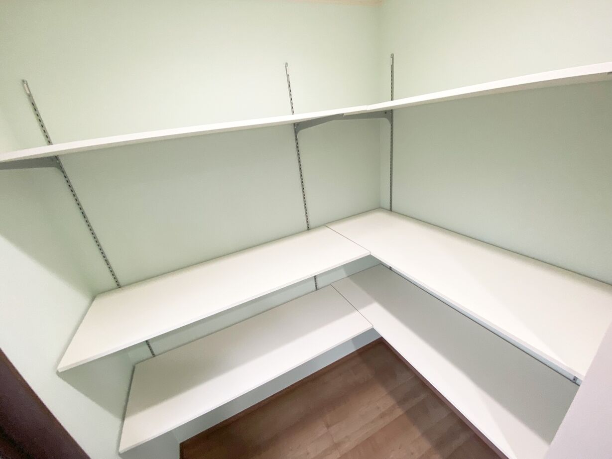 松尾ハウジング 【平屋/38.8坪/間取り図有】効率的な家事動線＆開放的な勾配天井リビングが自慢の平屋の建築実例画像10