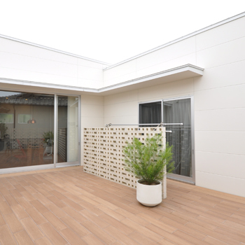 ＨＡＴＴＯＲＩ 【愛知県×平屋×中庭】中庭を囲むオシャレな平屋。　プライバシーが守られた、5人で暮らすロの字型住宅の建築実例画像4