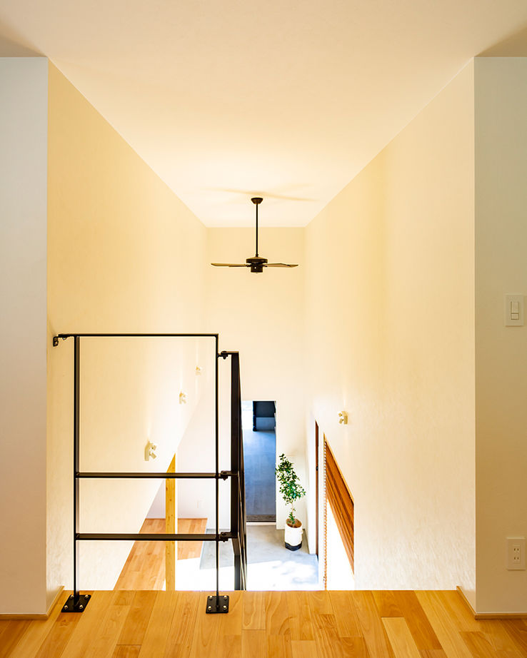 スタジオカーサ　一級建築士事務所 【2580万円/2LDK/ビルトインガレージ/土間】設計力の高さに魅かれて依頼！土間玄関のある家の建築実例画像5