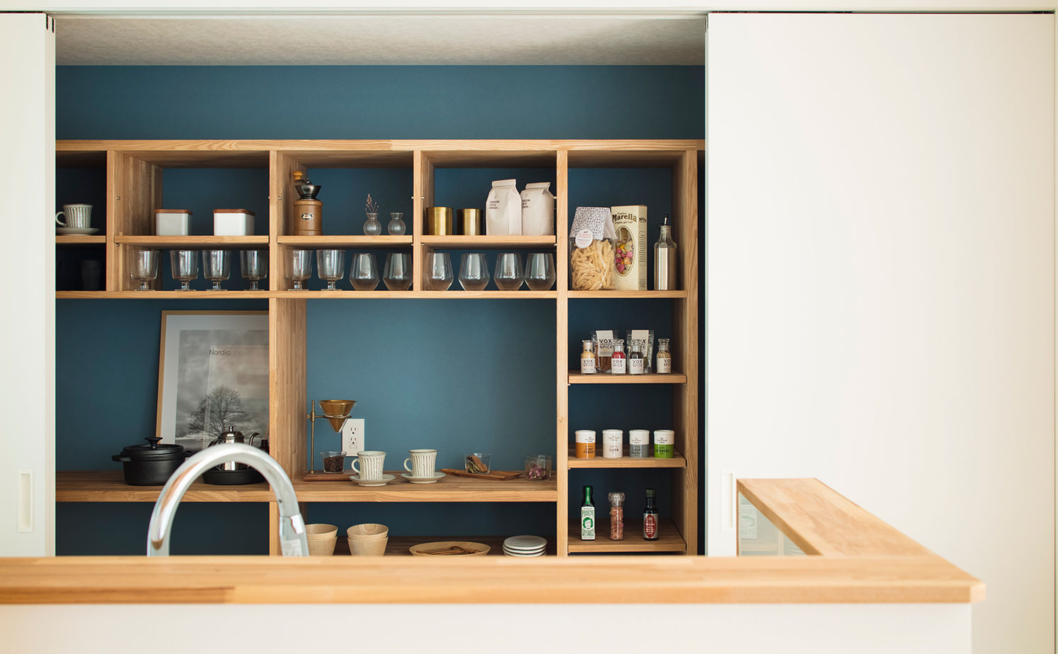 スタジオカーサ　一級建築士事務所 【2450万円/3LDK/31坪】土地の探し方から相談。吹き抜けと大きな窓の開放感と共に、趣味を愉しむ家を形にの建築実例画像5