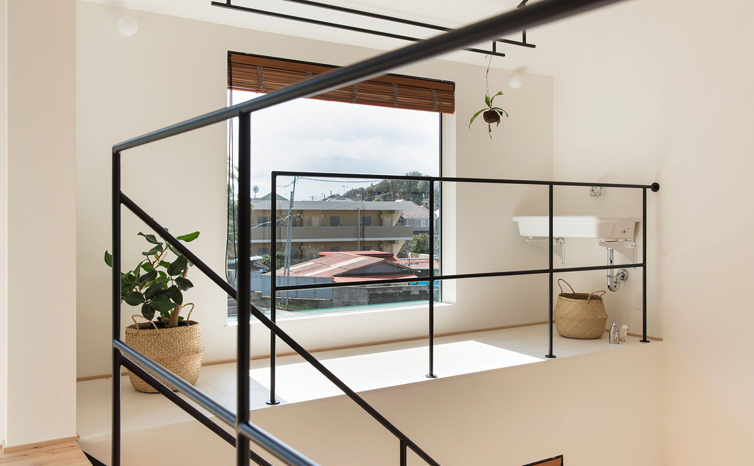 スタジオカーサ　一級建築士事務所 【2450万円/3LDK/31坪】土地の探し方から相談。吹き抜けと大きな窓の開放感と共に、趣味を愉しむ家を形にの建築実例画像7