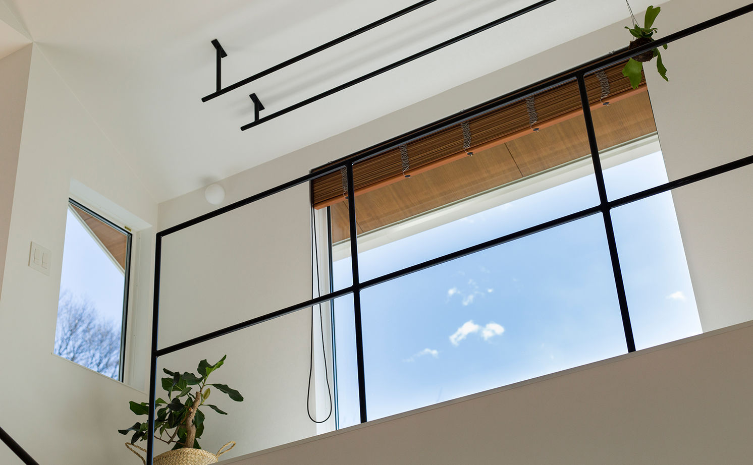 スタジオカーサ　一級建築士事務所 【2450万円/3LDK/31坪】土地の探し方から相談。吹き抜けと大きな窓の開放感と共に、趣味を愉しむ家を形にの建築実例画像8