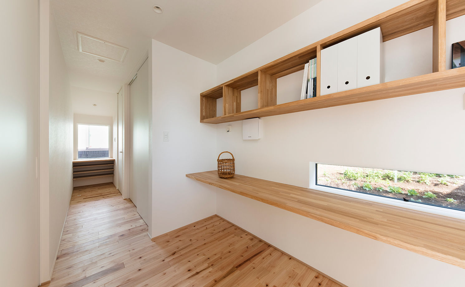 スタジオカーサ　一級建築士事務所 【2450万円/3LDK/31坪】土地の探し方から相談。吹き抜けと大きな窓の開放感と共に、趣味を愉しむ家を形にの建築実例画像10